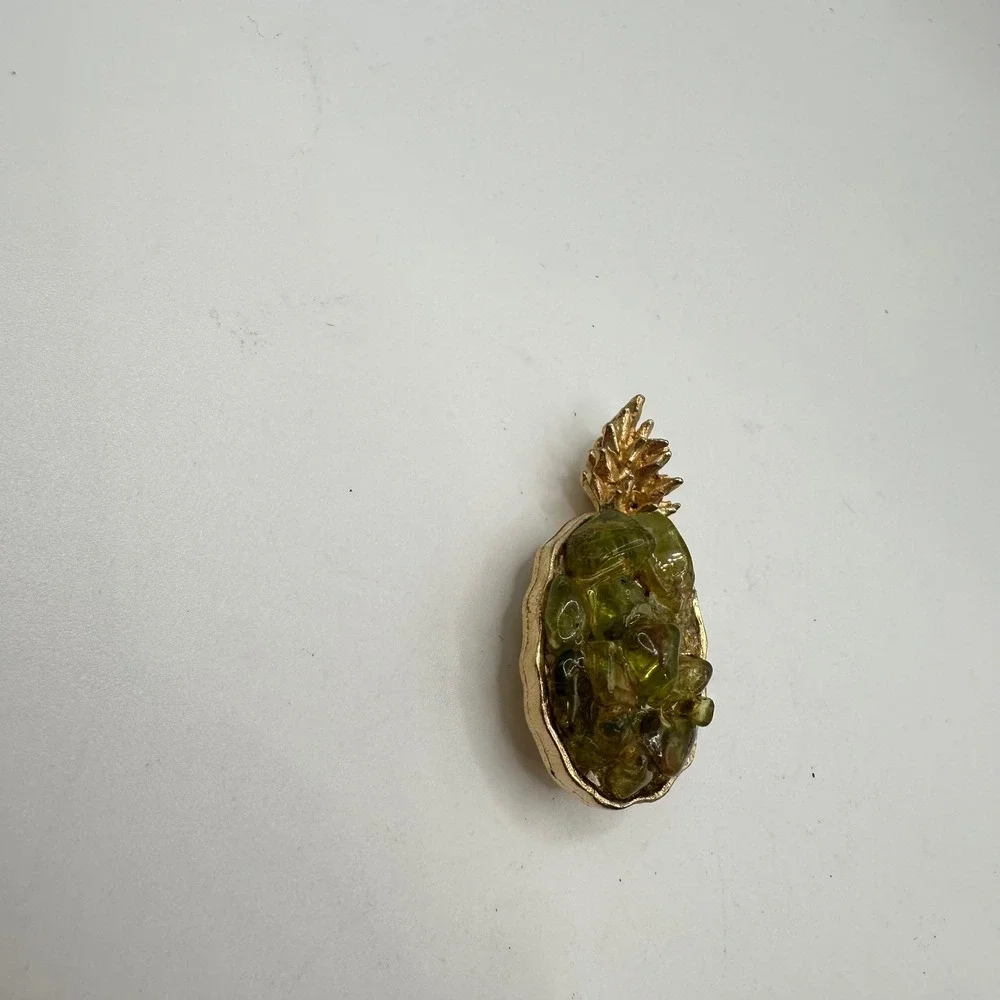 VTG MCM Pineapple Brooch Gold Tone Green Peridot Chip Stone Tropical Fruit Pin